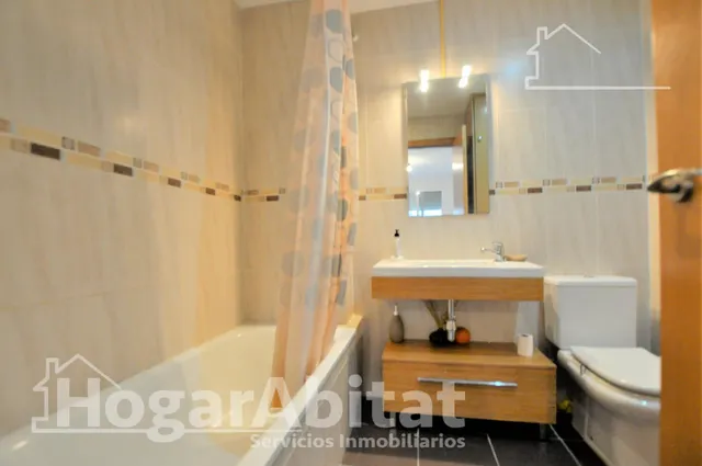 Excelente oportunidad en este amplio piso exterior con balcón, garaje y trastero — 28