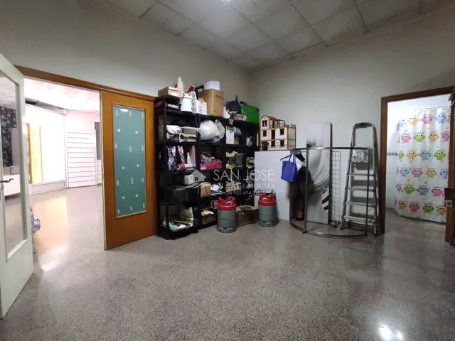 SE ALQUILA LOCAL COMERCIAL MULTIFUNCIONAL CON COCINA, ASEO y HABITACIÓN. — 12