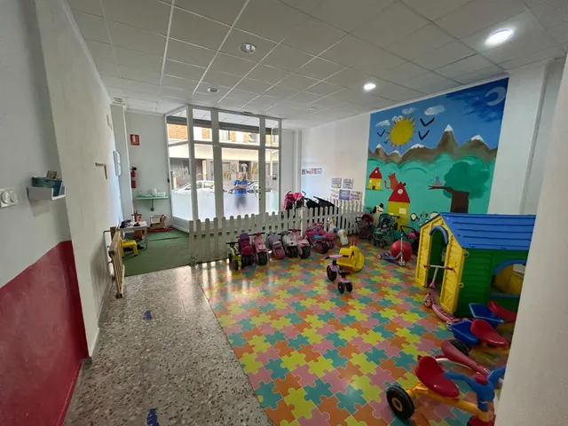 LOCAL COMERCIAL EN VENTA DE 200 m2 – ANTIGUA GUARDERÍA CON M - foto 3