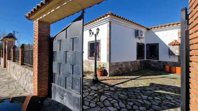 ALQUILER CHALET CON PARCELA EN HIGUERA DE VARGAS — 49