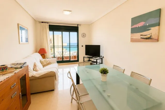 Ático dúplex con vistas frontales al mar y amplio solárium en Guardamar del Segura — 8