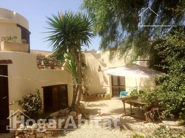 ¡ESPECTACULAR! CASA RURAL MUY AMPLIA Y LUMINOSA CON VARIAS TERRAZAS — 48