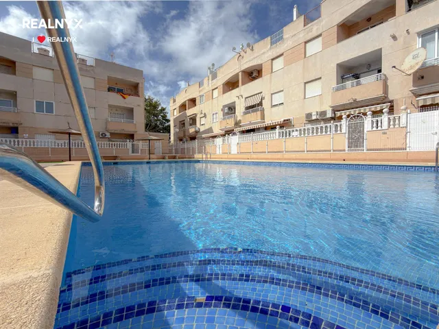 Encantador apartamento tipo bungalow con amplia terraza y licencia turística + Piscina comunitaria + Amplio patio — 5