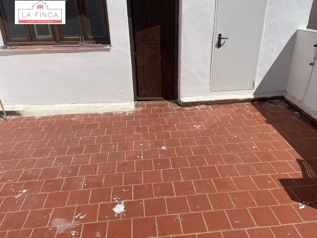 Edificio  con local comercial en plena Calle Victoria — 29