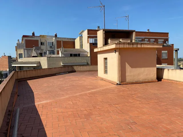 Casa unifamiliar en planta única con amplios espacios y gran terraza — 32
