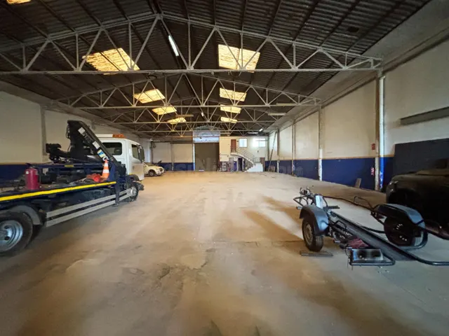 Espectacular Nave de 1.200m2 en La Mina - Pacheco y Torrens - foto 2