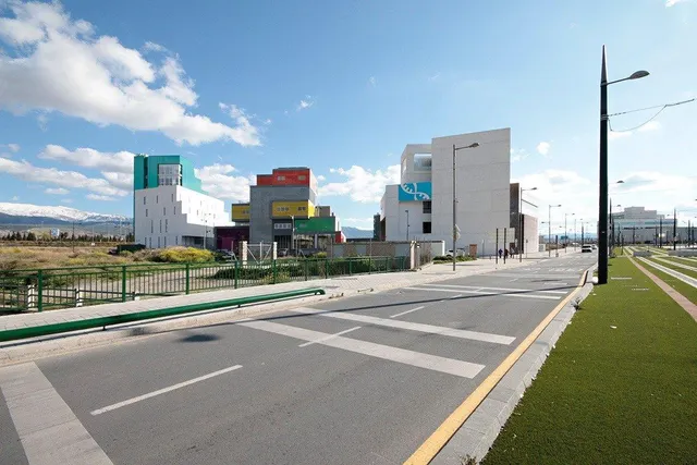 Magnifica vivienda con garaje en vergeles, junto a palacio de deportes — 21