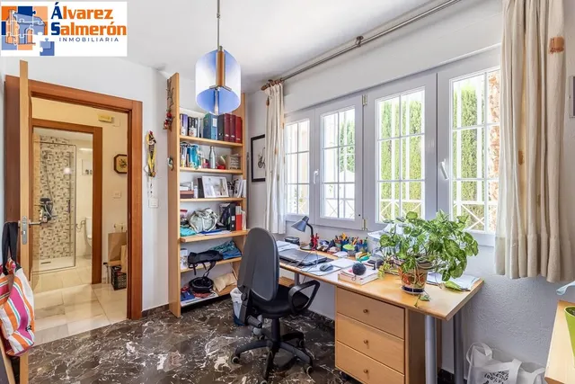 CASA PAREADA EN LA ZUBIA CON PISCINA, ZONA DE BARBACOA Y JARDÍN — 10