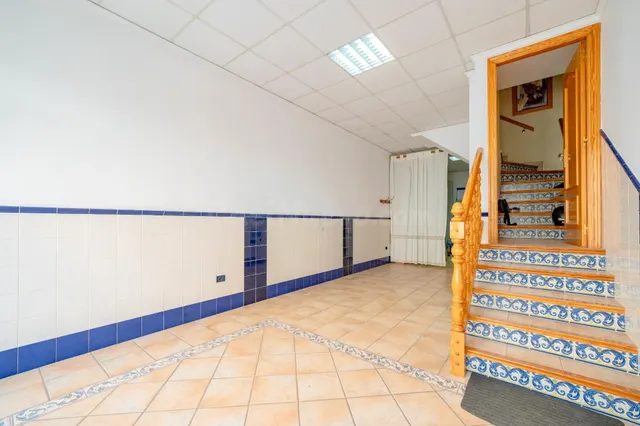 Espectacular Casa Unifamiliar de 176 m2 con Garaje, Patio y  - foto 4