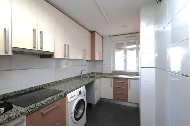 Venta de pisos en Cúllar Vega - foto 3
