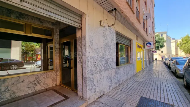 LOCAL ACONDICIONADO Y EQUIPADO COMO BAR EN CALLE DEL MAESTRO - foto 4