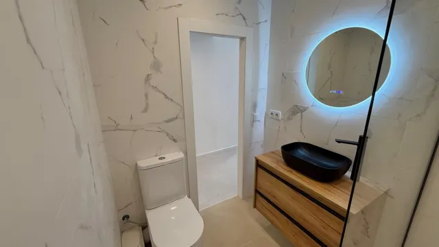 Vivienda completamente reformada con 3 dormitorios, terraza, jardín privado y piscina — 19
