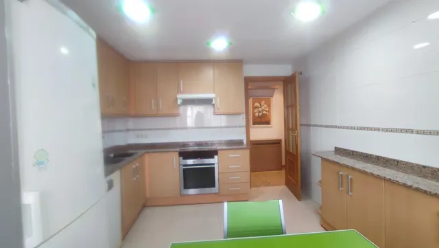 ¡Buscamos al 4.º compañer@ de piso! Habitación amplia junto a la Universidad — 6
