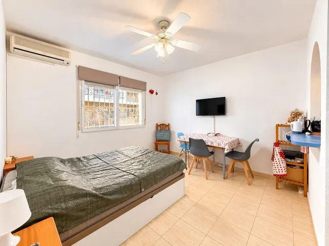 Estudio con zona de dormitorio extra y piscina — 13