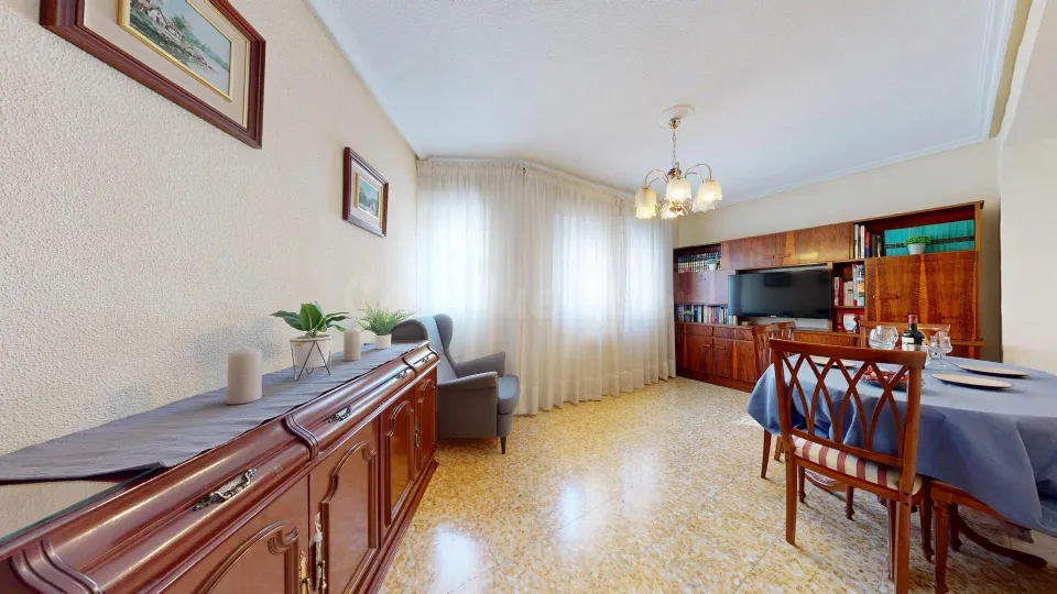 PISO DE 3 DORMITORIOS ,  81 M2 CON TRASTERO  EN HORTALEZA
