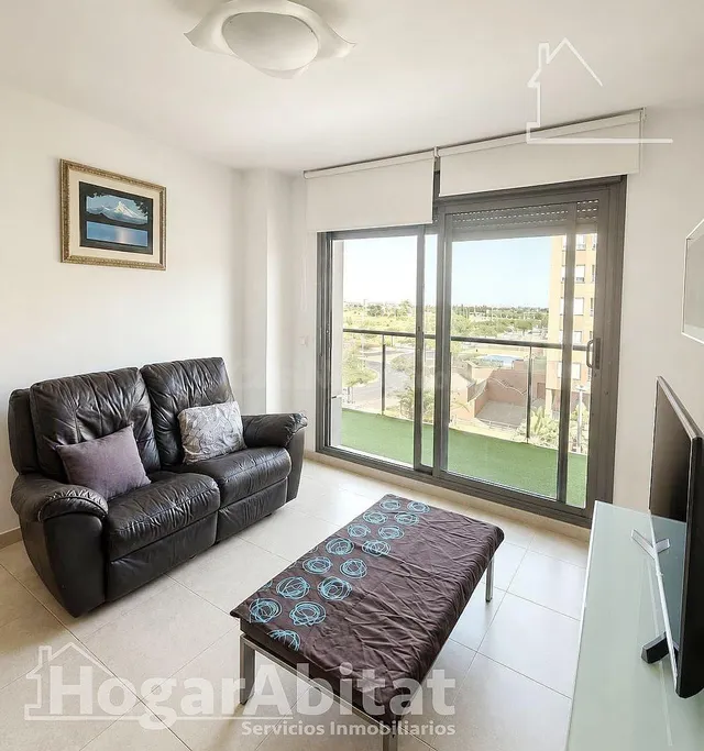 MUY AMPLIO Y EXTERIOR EN RESIDENCIAL CON GARAJE, TERRAZA Y PISCINA — 2