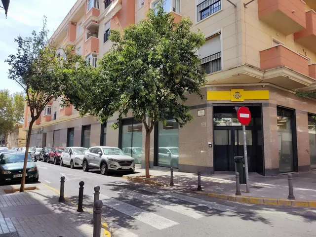 LOCAL para poner tu NEGOCIO o con posibilidad de CAMBIO DE USO. — 12