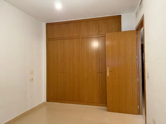 ALQUILER DE APARTAMENTO EN RONDA SUR SIN MUEBLES — 11