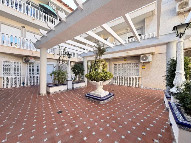 REFORMADO APARTAMENTO A 250 METROS DE PLAYA DE LOS LOCOS CON 1 DORM. Y CON SUPERFICIE DE 44 M2. — 33
