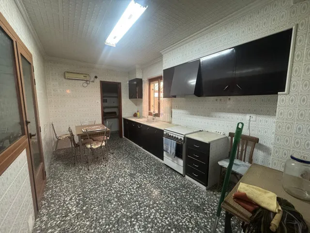 Edificio de dos apartamentos con terraza y garaje — 34