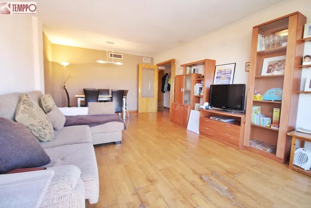 Piso con Piscina, Parking y 2 Balcones — listo para entrar a - foto 3