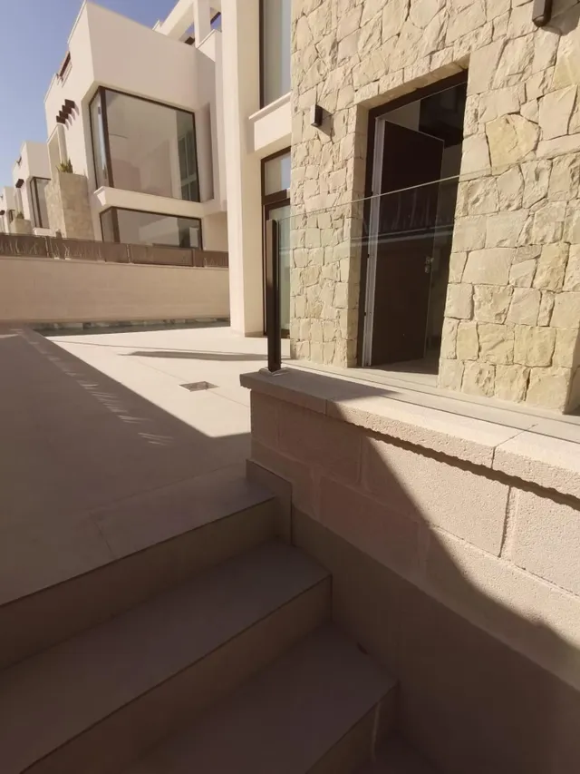 Villa con Piscina Privada y Jardín en Rojales — 35