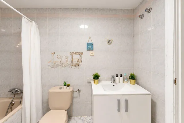 Espacioso piso en Canteras con gran dormitorio principal en suite, patio y plaza de garaje. Cartagena — 37
