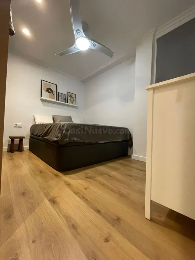 Piso reformado y amueblado 3D en Benimaclet - foto 3