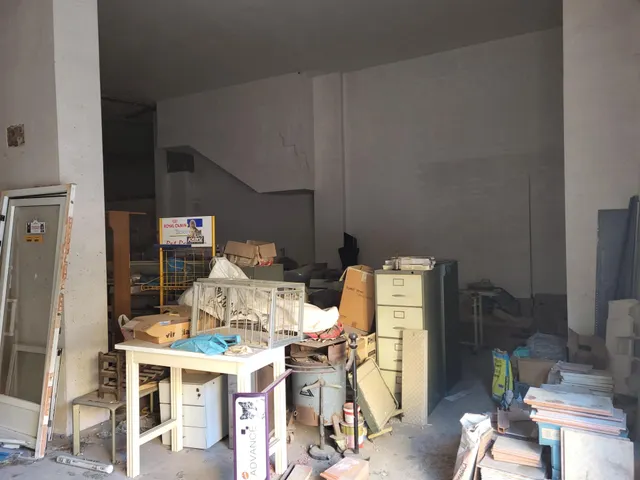 LOCAL AMPLIO CON FACHADA Y EN BUENA ZONA — 26
