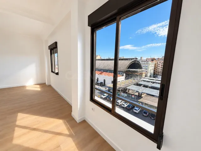 Piso de 4 habitaciones y reforma integral en pleno centro de Valencia — 2