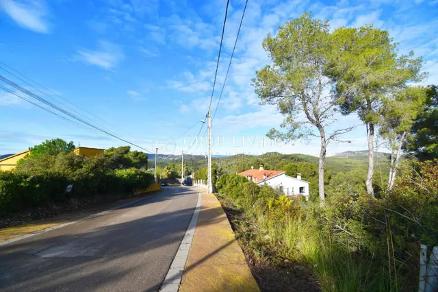 AMPLIO TERRENO A DOS CALLES CON VISTAS EN MAS MESTRE — 6