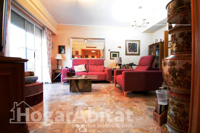¡IMPRESIONANTE! AMPLIO CON 4 DORMITORIOS, TERRAZA Y GARAJE J - foto 2