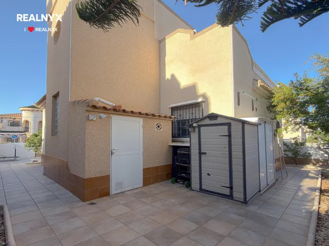 Orihuela Costa! Impresionante Villa Mediterranea con generosa parcela y amplias terrazas + Solarium privado con vistas panorámicas y piscina privada — 11