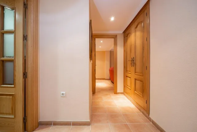 Piso en el centro de Granada, totalmente reformado con dos grandes dormitorios y un baño — 11
