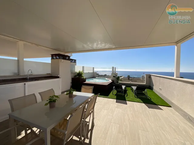 Ático  con vistas al mar  en el alamillo — 16