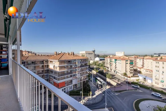 PISO REFORMADO CON VISTAS PANORÁMICAS A UN PASO DEL CENTRO DE GRANADA — 17