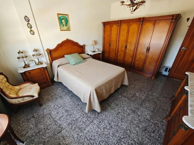 Amplia vivienda de 159 m2 con vistas panorámicas a los dos castillos de Alicante y plaza de garaje — 12