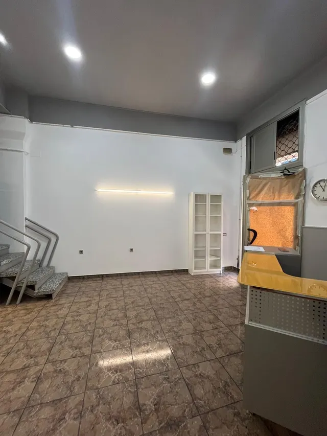 LOCAL COMERCIAL CON ALTILLO SITUADO EN ZONA  DR. PUJADES — 3