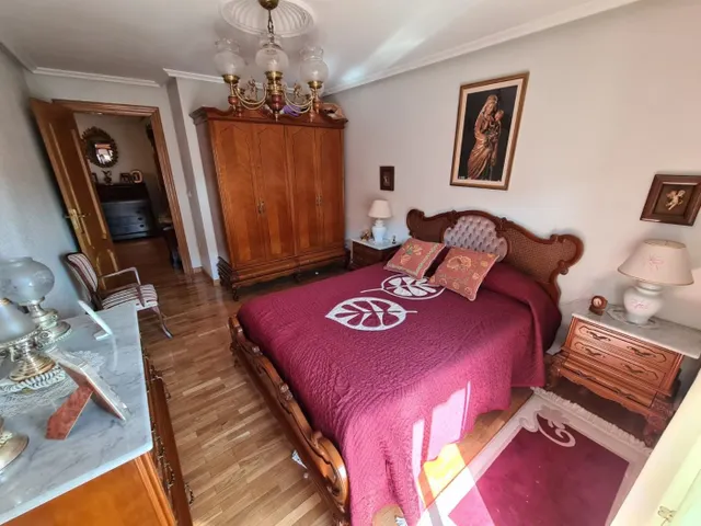 SE VENDE  PISO AMUEBLADO, 132 M2 EN LA BAÑEZA, 3 HAB., 2 BAÑOS, TERRAZA, ASCENSOR., — 10