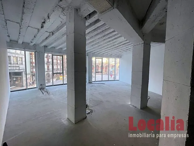 Moderno edificio en el centro de Torrelavega - foto 4