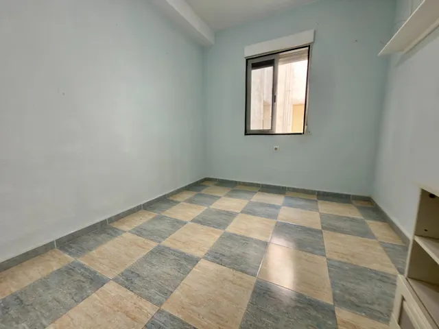 Amplio piso con terraza, 3 dormitorios y posibilidad de 4 en Av. Barcelona – Viñuela – Rescatado — 19