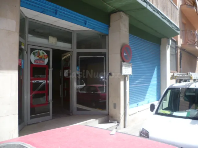 Local comercial 300m² en alquiler - BARRI SAN MAURO