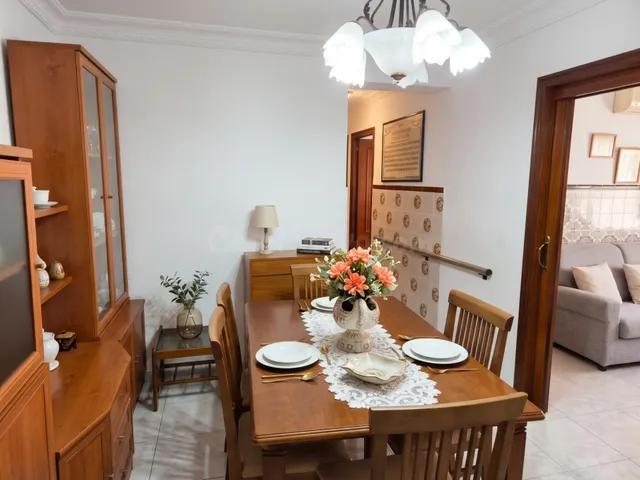 Bajo de 90 m2 con 4 dormitorios, patio y cuartillo en zona t - foto 3