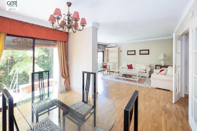 Preciosa casa en el exclusivo Barrio de los Periodistas, Gra - foto 4