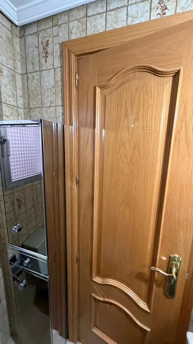 Oportunidad en calle alcala, piso de 3 dormitorios, 2 salones, 2 baños, terraza y ascensor. — 21