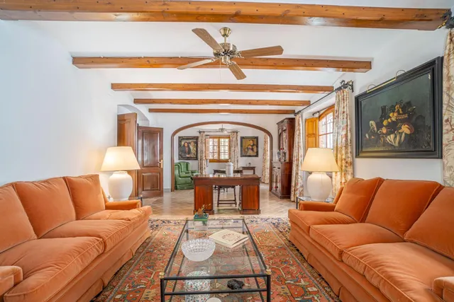 Tres increibles casas unidas por agradables patios y jardine - foto 4