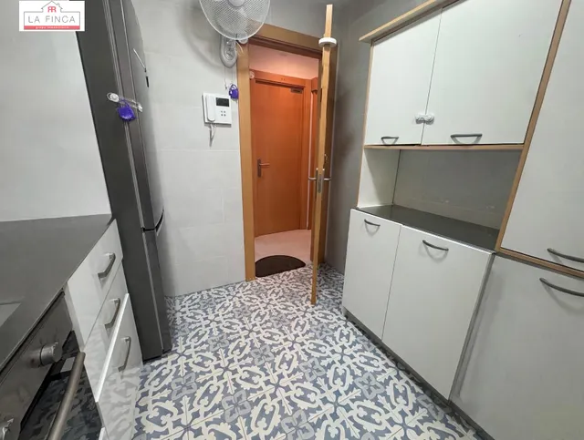 VIVIENDA 4 DORMITORIOS Y 2 BAÑOS MUY CERCA DEL CENTRO — 9