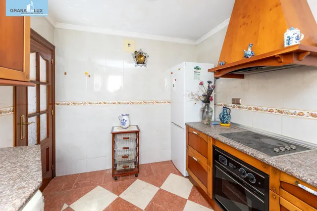 Local + vivienda en Avda. Cadiz — 21