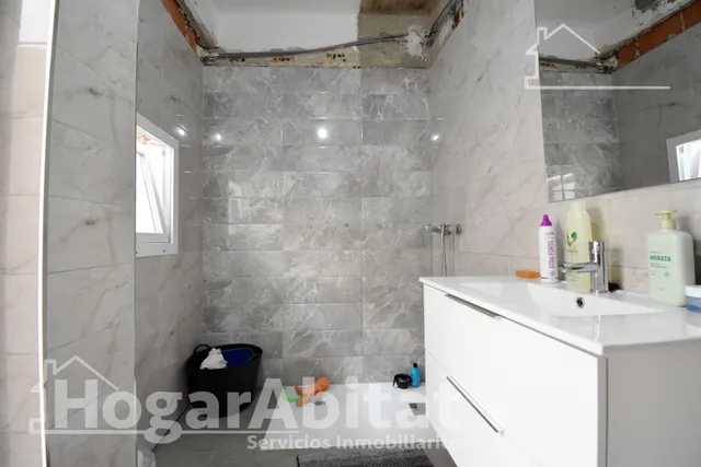 CASA ACOGEDORA Y SEMIREFORMADA CON PATIO — 24