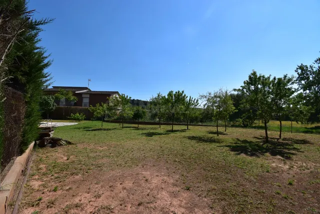 ¡Construye el hogar de tus sueños en Artés! Terreno urbano d - foto 3